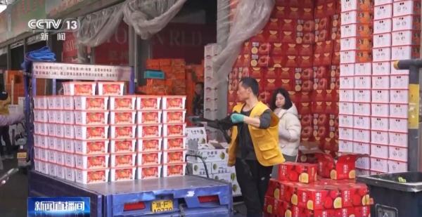 元旦假期临近 “菜篮子”价稳供应足水果争“鲜”上市