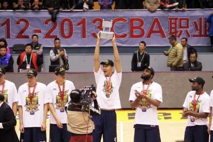 再见9号！易建联球衣退役仪式今晚举行