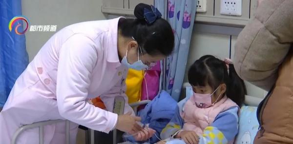 “咳咳咳”，每逢秋冬季，儿童咳嗽频发，该如何治疗呢？