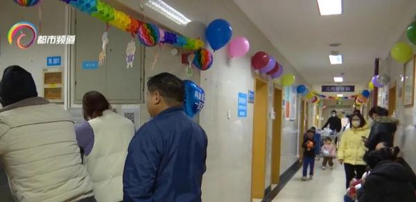 “咳咳咳”，每逢秋冬季，儿童咳嗽频发，该如何治疗呢？