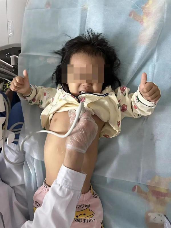 重庆抗癌宝贝毅玲离世 割肝救女的单亲爸爸退捐款 重庆抗癌宝贝毅玲离世 割肝救女的单亲爸爸退捐款