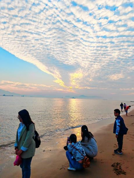 “鱼鳞”刷屏！冷空气赶到！厦门跨年夜“冻”感十足......