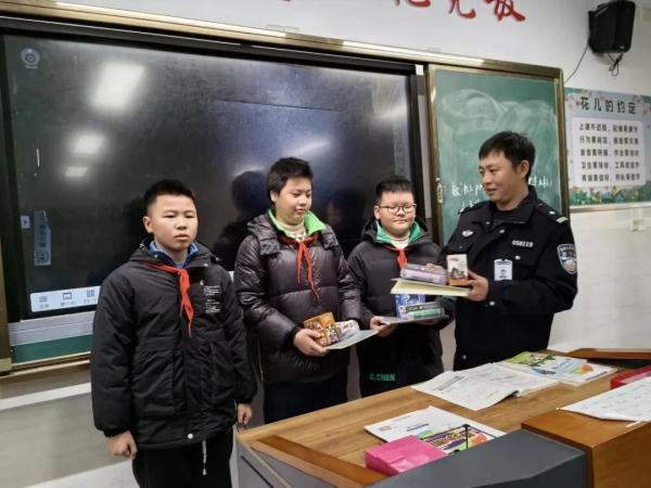 吕思帅、肖昱、张国兴,点名表扬! 吕思帅、肖昱、张国兴,点名表扬!