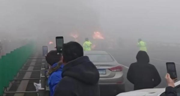 津蓟高速发生多起追尾事故，交警提醒