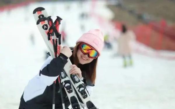 贵阳云顶滑雪场正式开业 贵阳云顶滑雪场正式开业
