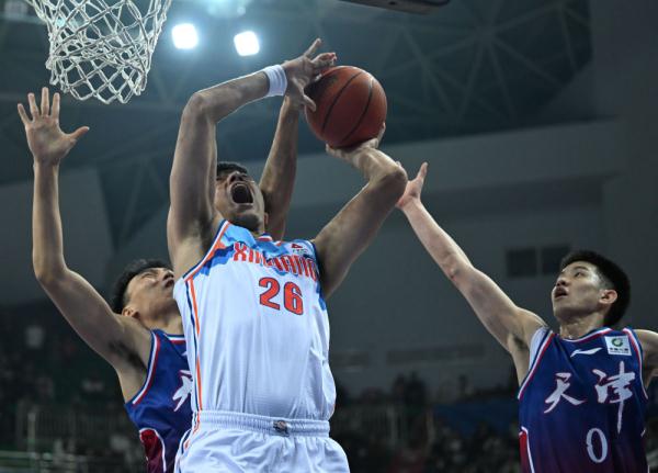 篮球丨CBA常规赛：新疆伊力特胜天津先行者