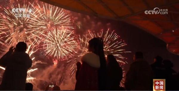 焰火秀、数字“穿越”……各地创新挖掘节日消费新潜力 助推经济新活力