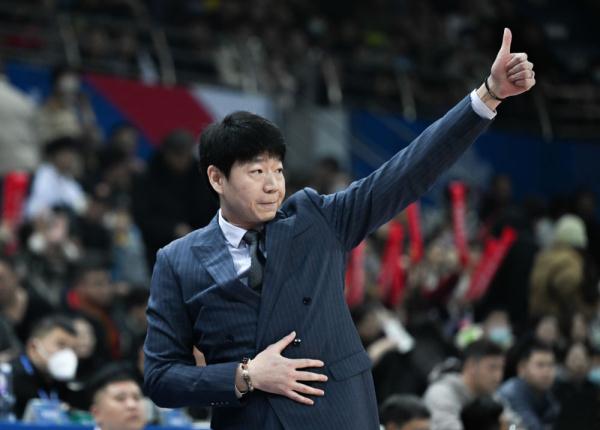 篮球丨CBA常规赛：新疆伊力特胜天津先行者