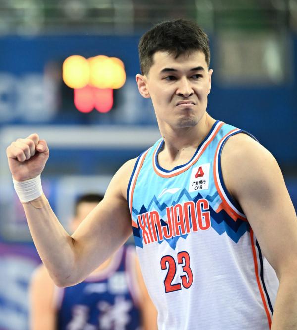 篮球丨CBA常规赛：新疆伊力特胜天津先行者