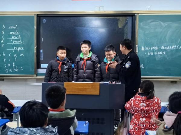 吕思帅、肖昱、张国兴,点名表扬! 吕思帅、肖昱、张国兴,点名表扬!