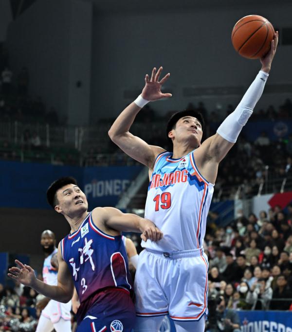 篮球丨CBA常规赛：新疆伊力特胜天津先行者