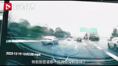 让汽车自动驾驶,司机居然在车里打瞌睡,下一秒“砰”! 让汽车自动驾驶,司机居然在车里打瞌睡,下一秒“砰”!