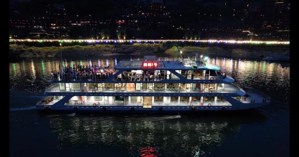 重庆酉阳:龚滩古镇烟花非遗迎新年 重庆酉阳:龚滩古镇烟花非遗迎新年