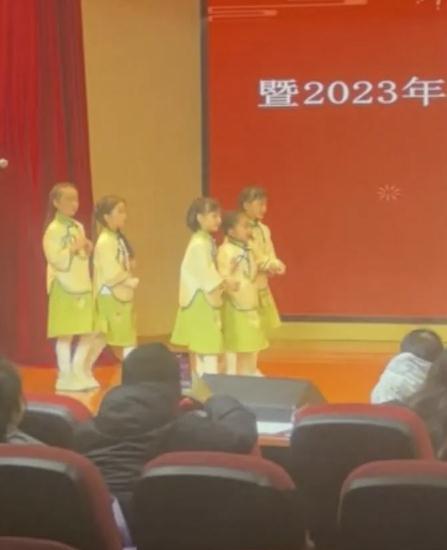 多次令全网"破防"的女孩,这次站上了舞台!再次让人泪奔… 多次令全网"破防"的女孩,这次站上了舞台!再次让人泪奔…