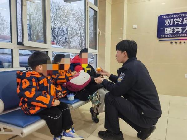“警察哥哥，我要报个警！”三个“小孩哥”勇闯派出所......