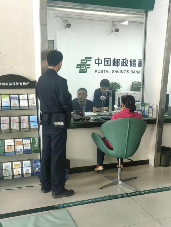 爱人遗物有假币？银行工作人员教你识别