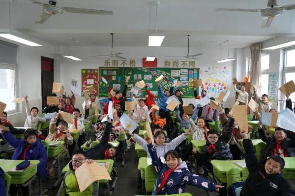 全班沸腾了!合肥一小学拍下 全班沸腾了!合肥一小学拍下