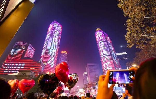 324.7万人次！昨天的南京太热闹啦