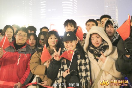 祝福伟大的祖国！成都天府广场举行2024年元旦升旗仪式