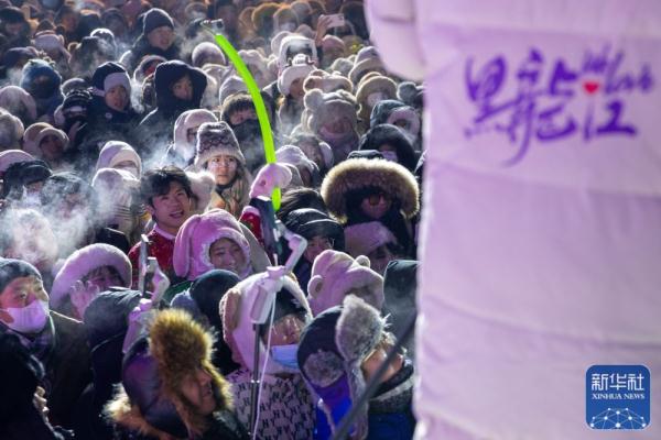 “冰建世界”迎新年