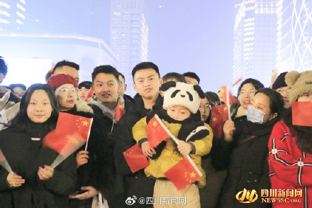 祝福伟大的祖国！成都天府广场举行2024年元旦升旗仪式