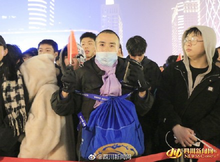 祝福伟大的祖国！成都天府广场举行2024年元旦升旗仪式