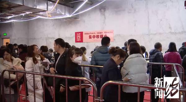 太疯狂!上海人凌晨2点还在买?收银点大排长龙,自动扶梯上都是人,有品牌紧急限流 太疯狂!上海人凌晨2点还在买?收银点大排长龙,自动扶梯上都是人,有品牌紧急限流