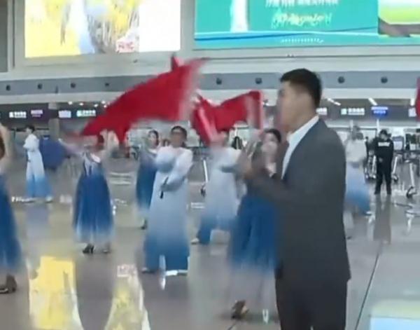 “尔滨,你让我感到陌生......” “尔滨,你让我感到陌生......”