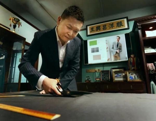 “都要定制胡歌同款”!这家店电话被打爆 “都要定制胡歌同款”!这家店电话被打爆