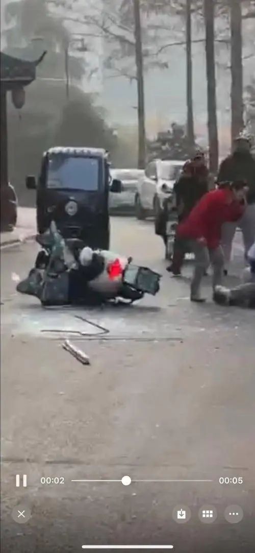 孕妇被14楼坠落的玻璃窗砸伤:为治疗无奈终止妊娠 孕妇被14楼坠落的玻璃窗砸伤:为治疗无奈终止妊娠