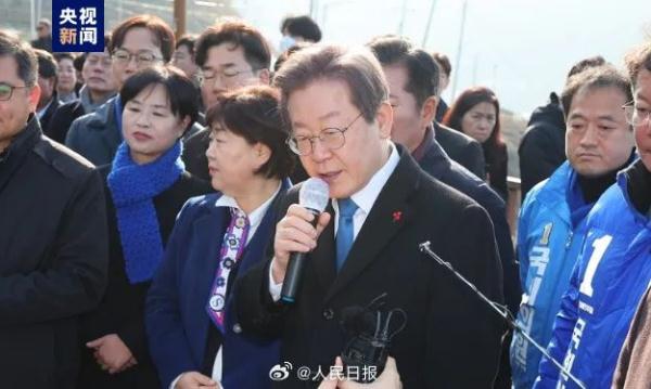 突发!李在明遇袭被刺,颈部出血;曾绝食示威24天 突发!李在明遇袭被刺,颈部出血;曾绝食示威24天