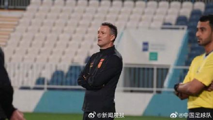 国足1比2被中国香港队逆转，还吃到3张红牌