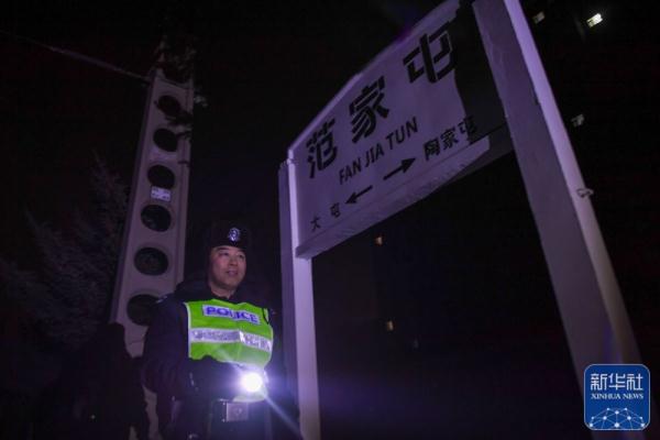 铁警蔡立东:跨年夜 巡线路上保安全 铁警蔡立东:跨年夜 巡线路上保安全