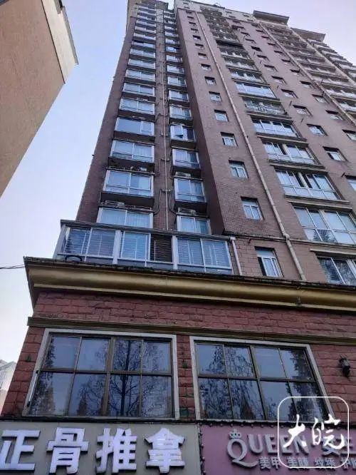 孕妇被14楼坠落的玻璃窗砸伤:为治疗无奈终止妊娠 孕妇被14楼坠落的玻璃窗砸伤:为治疗无奈终止妊娠