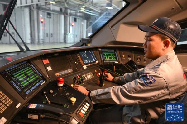 呼和浩特:节后动车检修忙 呼和浩特:节后动车检修忙