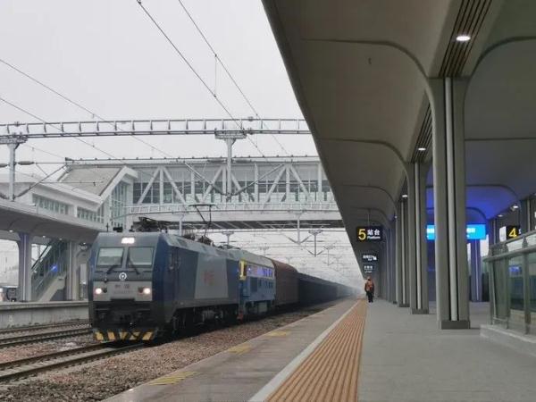 “郑开”两城再牵手新建开封站正式投入使用