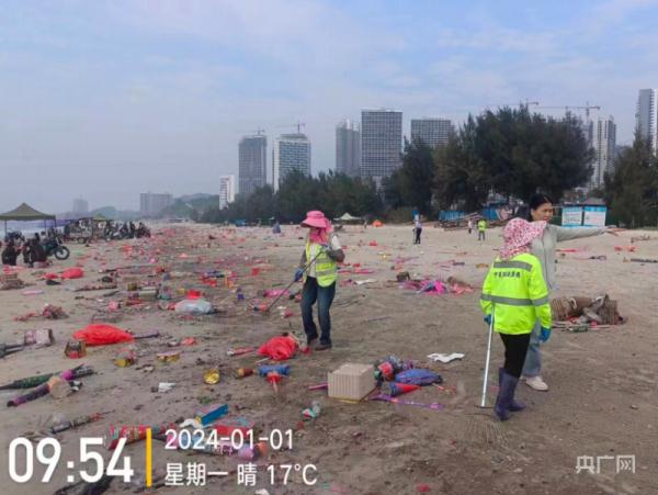 跨年夜惠州一海滩留下满地烟花垃圾？属实！