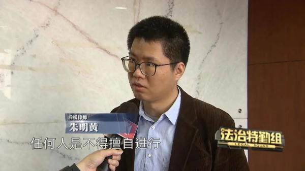 上海一老伯不敢打开厕所窗户 只因邻居做了这件事