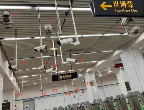 上海一地铁站出口竟有16个摄像头?官方:新旧替换测试 上海一地铁站出口竟有16个摄像头?官方:新旧替换测试