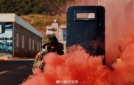 练练练！直击武警官兵火热练兵场