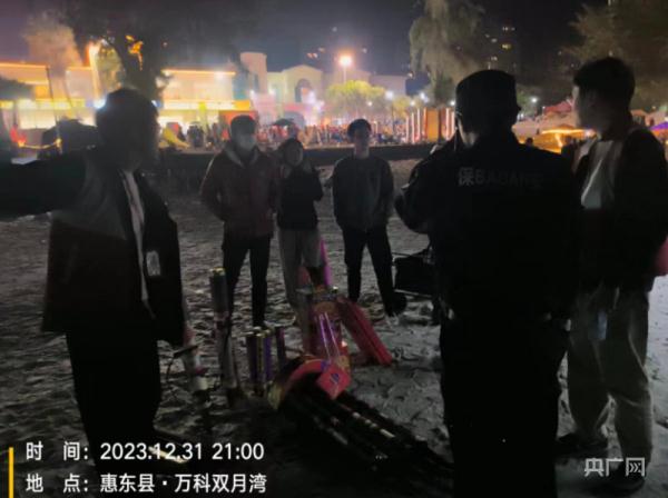 跨年夜惠州一海滩留下满地烟花垃圾？属实！
