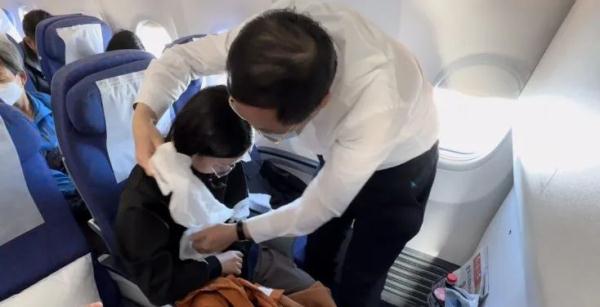 26岁女孩滑雪摔伤独自回广州 飞机上竟“挂”上了专家号