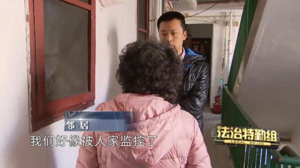 上海一老伯不敢打开厕所窗户 只因邻居做了这件事