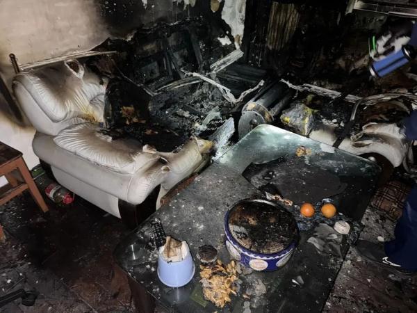 插线板故障引发火灾!2人不幸身亡 插线板故障引发火灾!2人不幸身亡