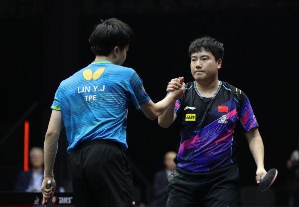 WTT男子总决赛中国队5人晋级八强