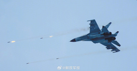 战鹰出击啸海天！