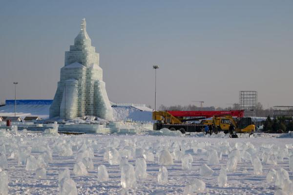 呼和浩特：冰雪乐园建设忙