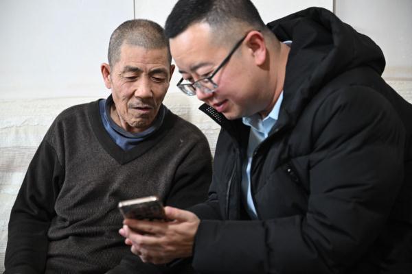 跟拍2000公里 记录跨越半个多世纪的团圆