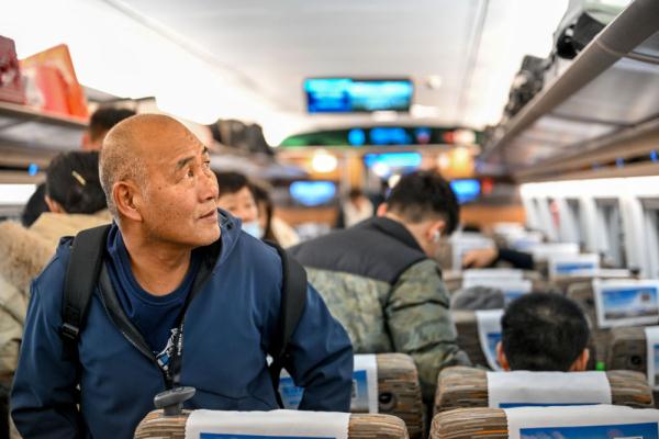 跟拍2000公里 记录跨越半个多世纪的团圆