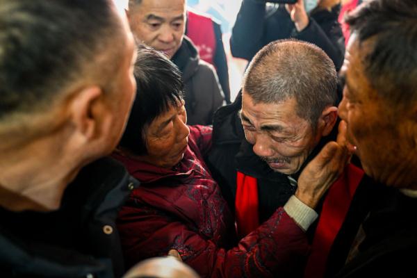 跟拍2000公里 记录跨越半个多世纪的团圆